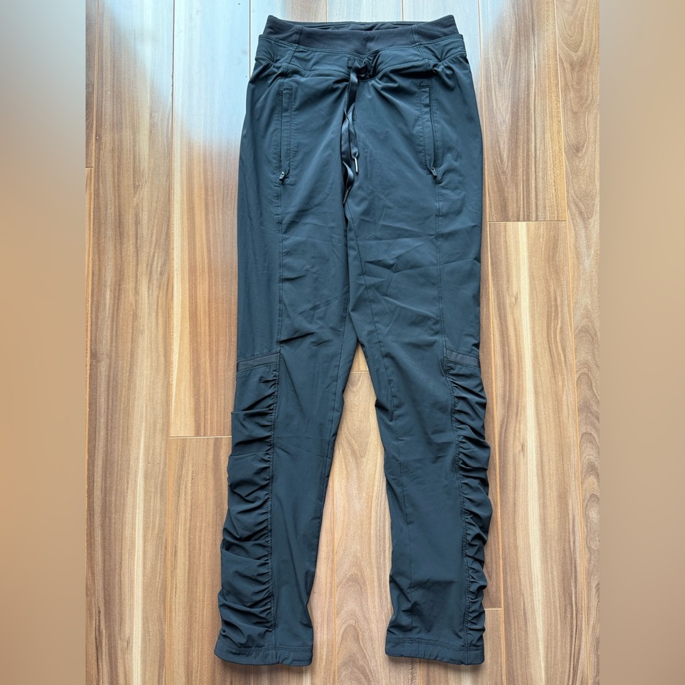 Lululemon Runderful Pant - size 2